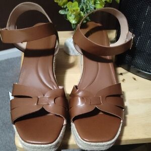 Time and Tru Brown Women's Sandals